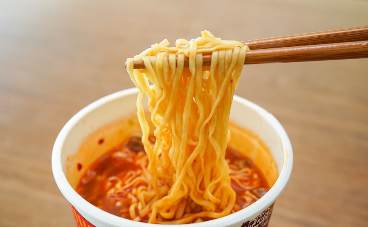 「どんな味なの?」「スゴい」ロングセラーカップ麺から新商品登場