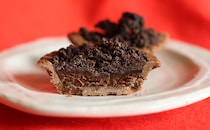 「うますぎる」「食感がおもしろい」ファミマのザクザク系コラボスイーツ