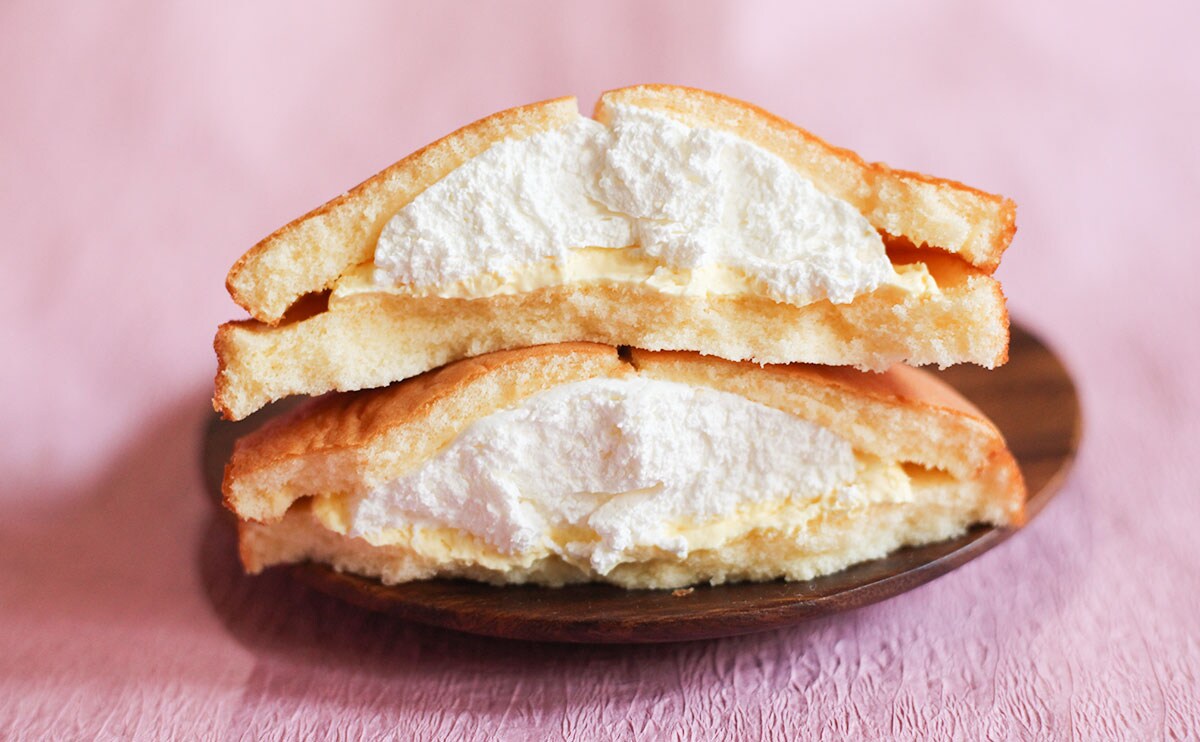 UFOみたいなファミマスイーツ、久しぶりに食べたらうまかった!