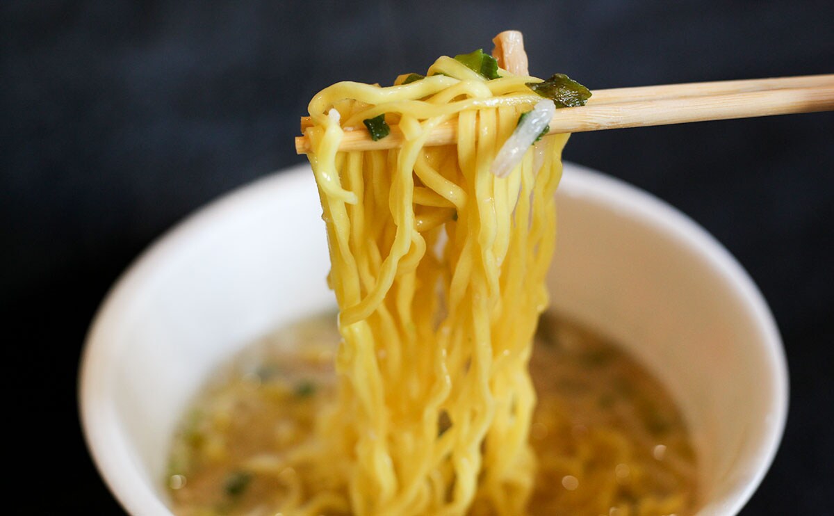 こってりラーメンの人気店「なりたけ」の味をカップ麺で再現
