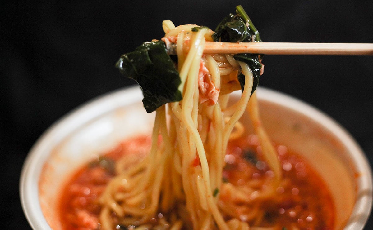 旨辛がクセになる!ファミマの限定チルド麺にハマりそう!!