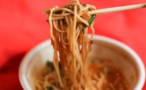 おいしすぎてビビった…！ローソンの「担担麺」、コンビニレベルじゃない！