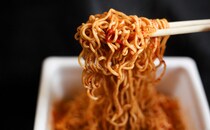 【ガチ泣き】新ペヤング食べるならマヨネーズ・チーズ・牛乳も忘れずに！！