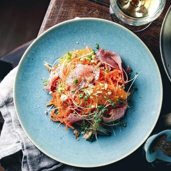 フルーツと野菜の素敵な出逢い。おしゃれなフルーツサラダが食卓を華やかにする