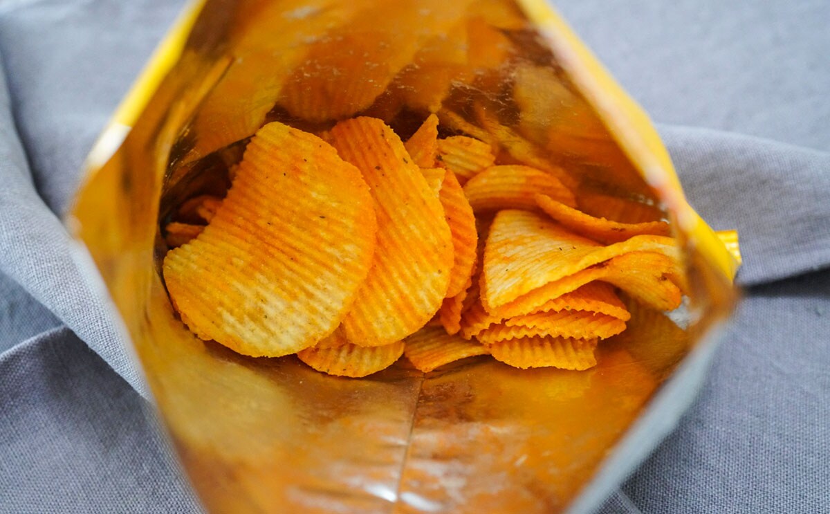 「めちゃウマいよ」新時代ポテトチップスがコンビニ先行発売に