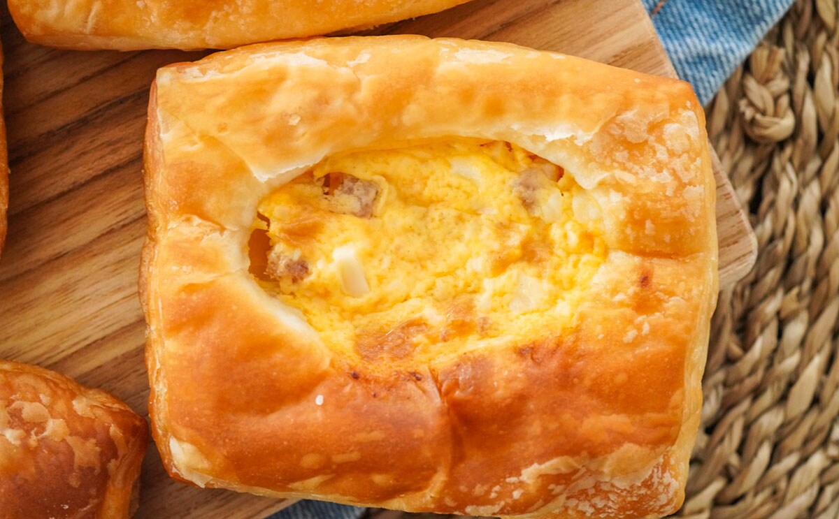 4個も入って181円、セブンから人気食材を使った惣菜パン登場
