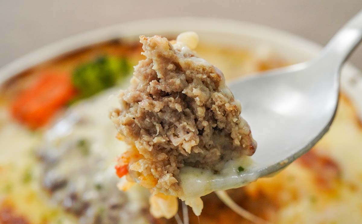 【セブン新商品】牛肉の旨味とチーズの香ばしさにハマる