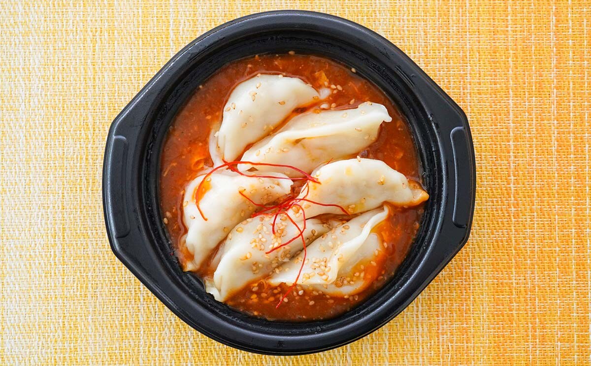 ファミマの辛旨だれで食べる水餃子がやみつきになる