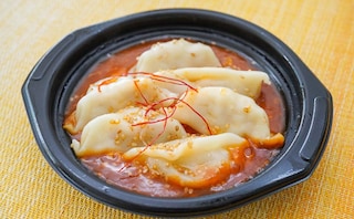ファミマの辛旨だれで食べる水餃子がやみつきになる