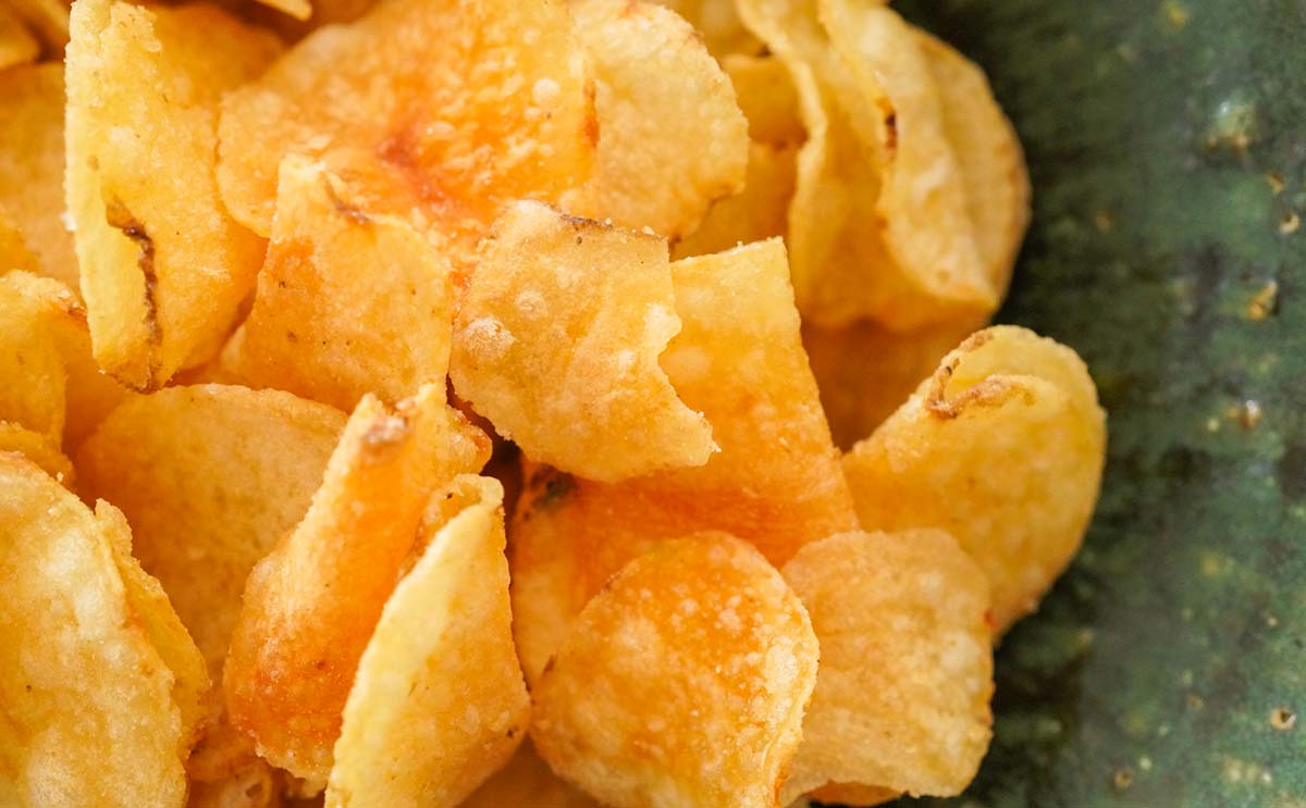 「うますぎだから」「クセになる」カルビーの人気ポテトチップス復活