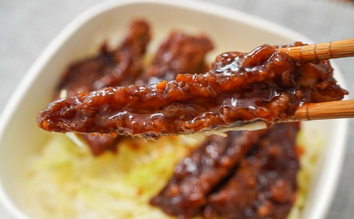 「復活嬉しい」「一番うまい」セブン新発売どんぶりは白飯がススム味