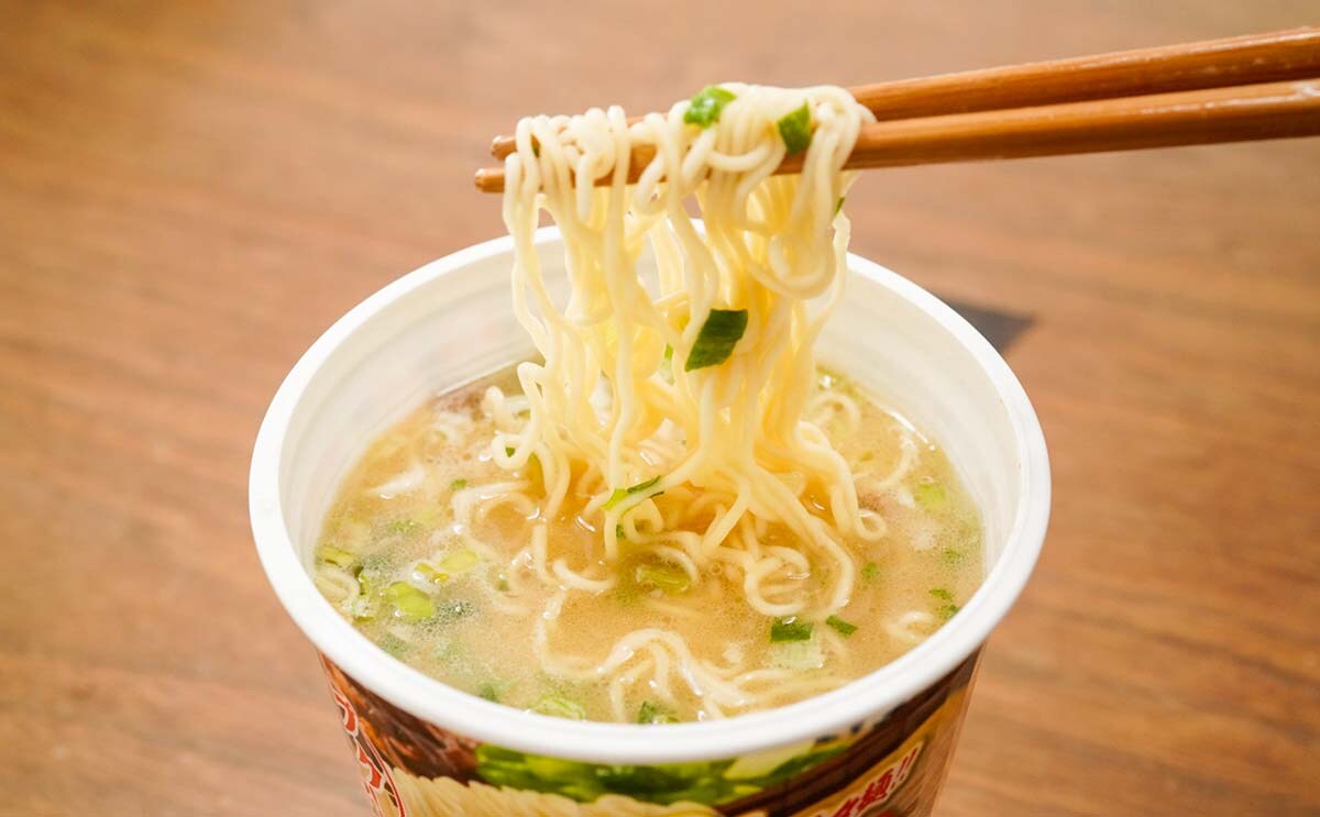 「麺がうまい」「完飲した」九州の人気ラーメン店監修のカップ麺登場