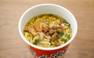 みそ1位2連覇、行列店の味がカップ麺で登場