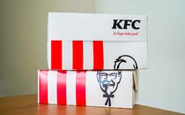 「アゴはずれそう」「ソースうま！」ケンタッキー新商品の食べごたえがスゴい