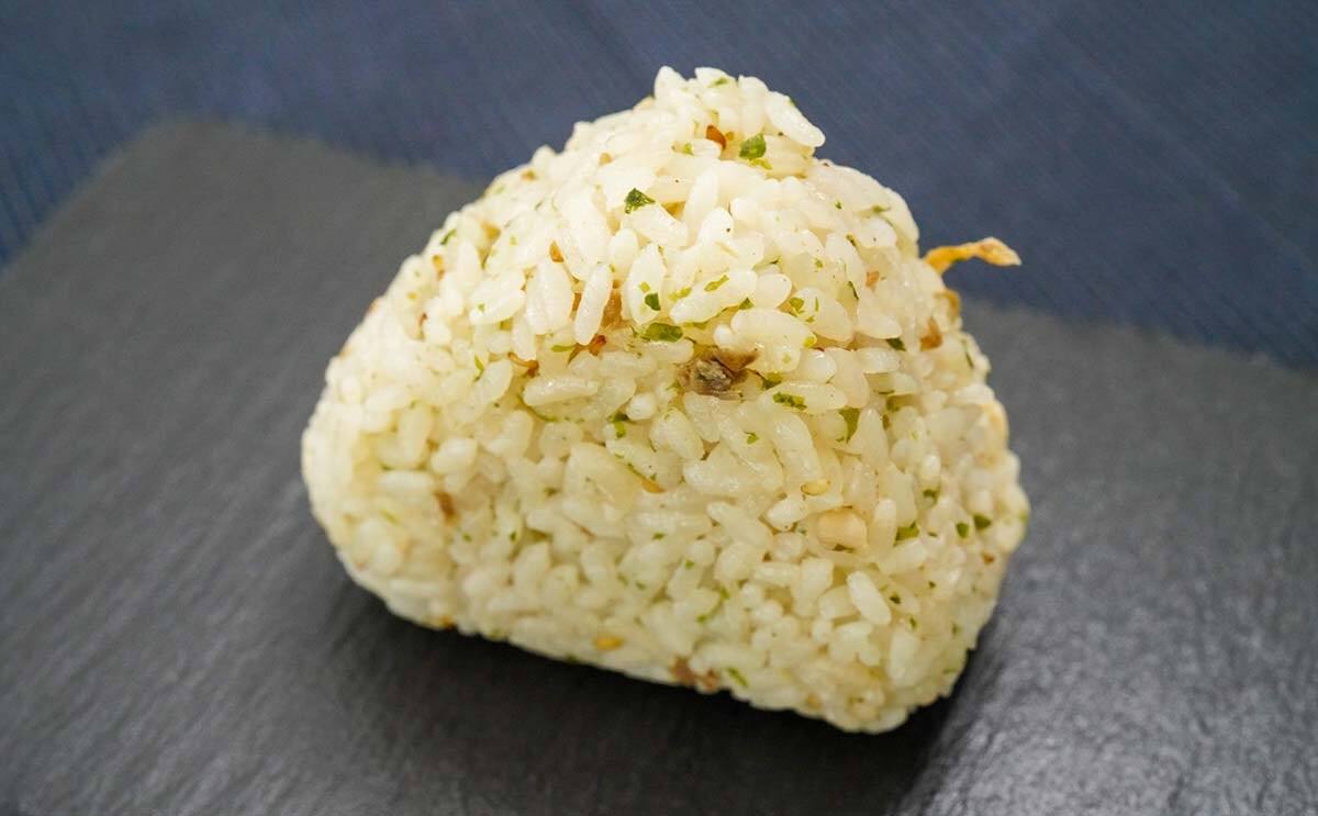 「何なのうますぎ」「売り切れだった」話題のセブン新作おむすびとは