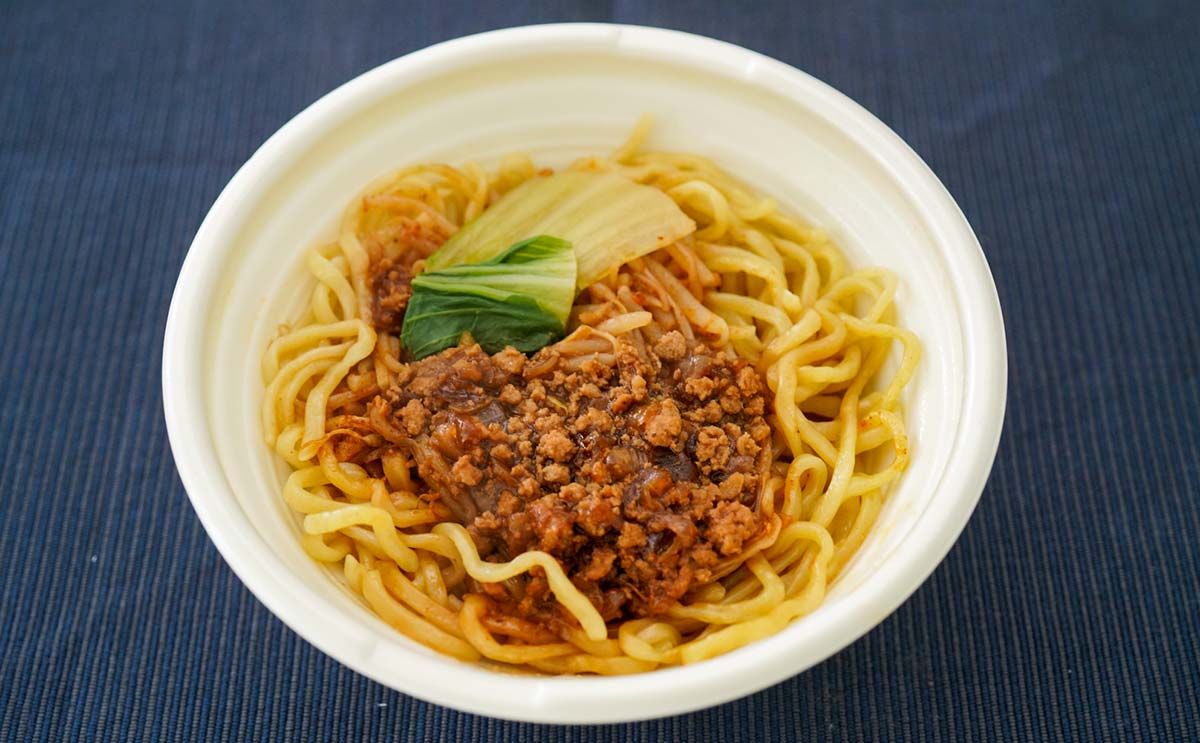 「また食べたい」「口の中が大変」セブンのおすすめ麺は汁なし汗だく