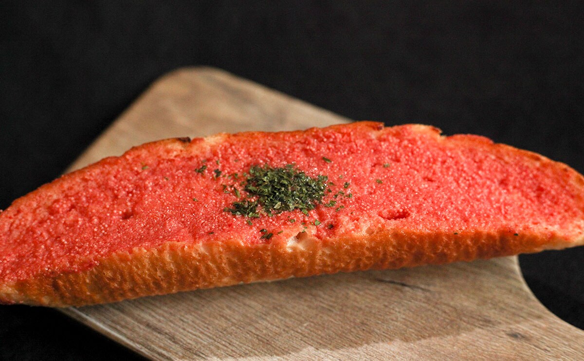 ファミマの「ピリ辛明太フランス」は焼いて食べるべし!