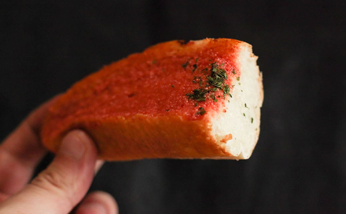 ファミマの「ピリ辛明太フランス」は焼いて食べるべし!