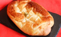 地味だからってナメないで？　ローソンの149円“巨大パン”が最高だった