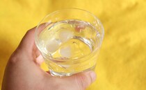 見た目は「水」だけど…“ヒューヒュー”な懐かしドリンクが出た！