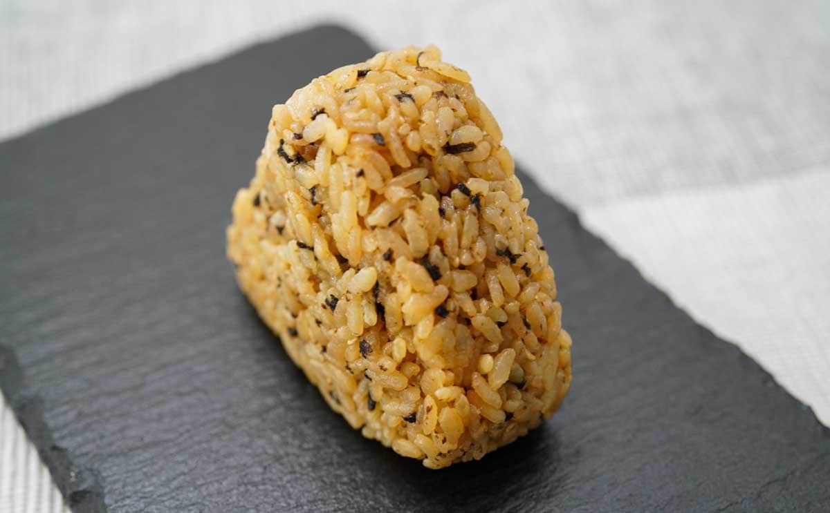 「おいしい」と絶賛、セブンおむすびがクセになる