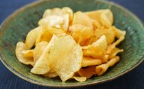 「おすすめ」「お酒飲みたい」セブンで発見した『堅あげポテト』がたまらない