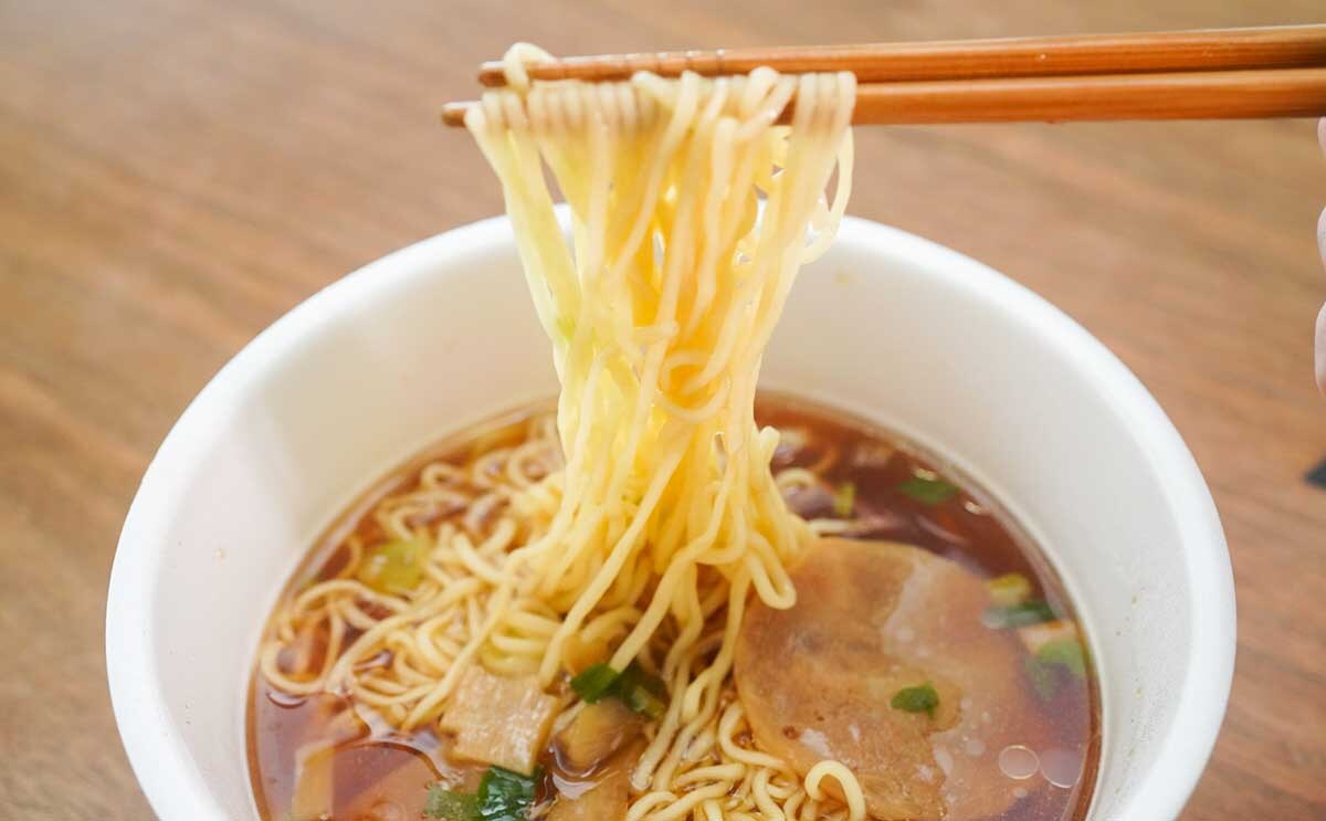 醤油1位！行列を作る人気ラーメン店の味がカップ麺に