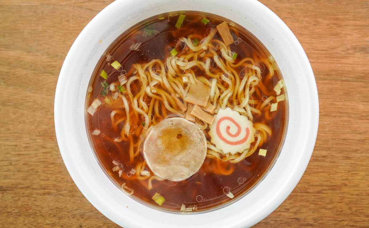 「クセになる」「うまいね」“行列店”監修のカップ麺が全国発売に