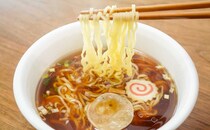 「クセになる」「うまいね」“行列店”監修のカップ麺が全国発売に