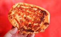 賛否両論！『ピザポテトみたいなパン』を食べてみた