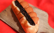 「ぞわぞわ」「グロい」の声も…。“黒いぶつぶつ”がポイントのファミマ新商品