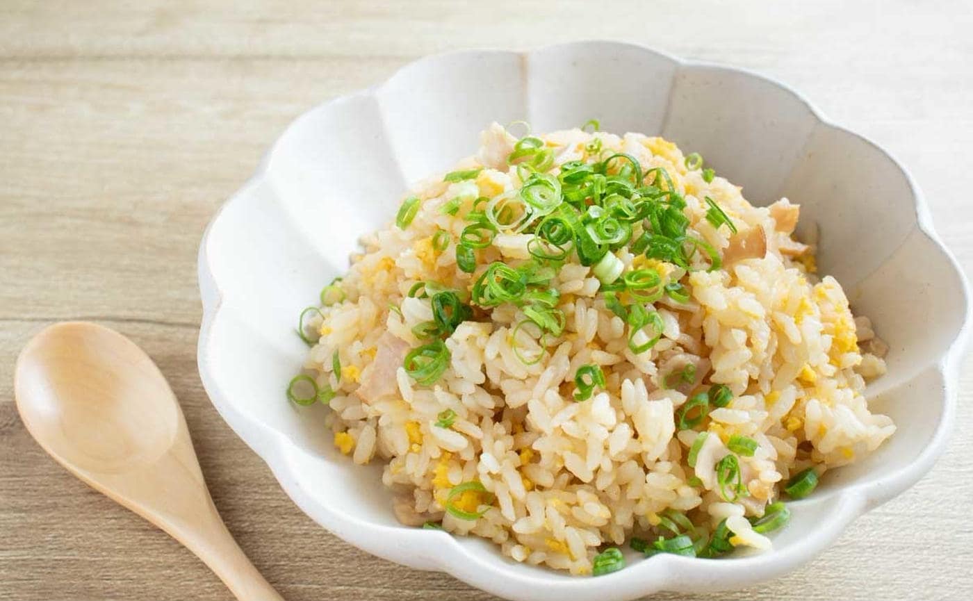 チャーハンはもう油で炒めない！？フライパンを使わず炊飯器で作る方法を紹介【管理栄養士監修】