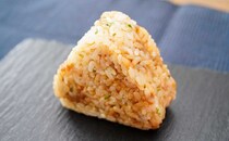 「超おいしい」「食べたほうがいい」セブン新作おむすびは【118円】なのにうまい