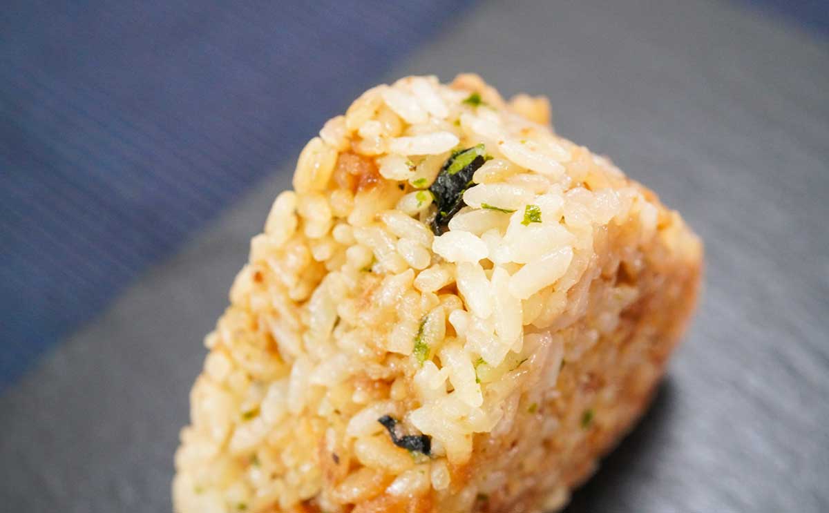 「超おいしい」「食べたほうがいい」セブン新作おむすびは【118円】なのにうまい