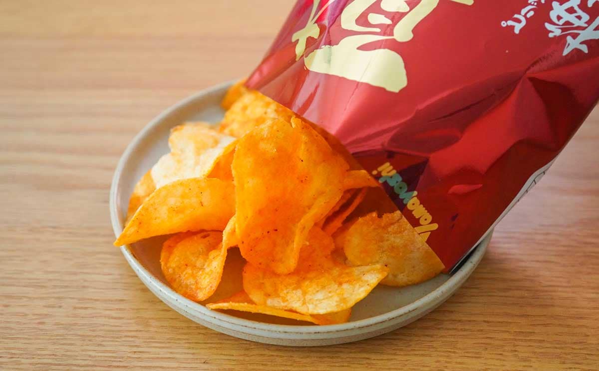 「めちゃうまいよ」「気になる」コンビニ先行の【刺激的】ポテトチップスは新感覚かも