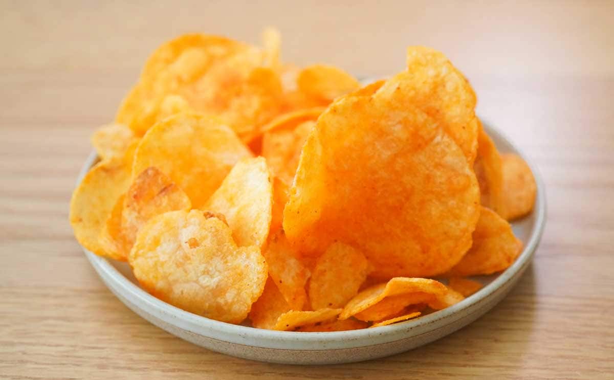 「めちゃうまいよ」「気になる」コンビニ先行の【刺激的】ポテトチップスは新感覚かも