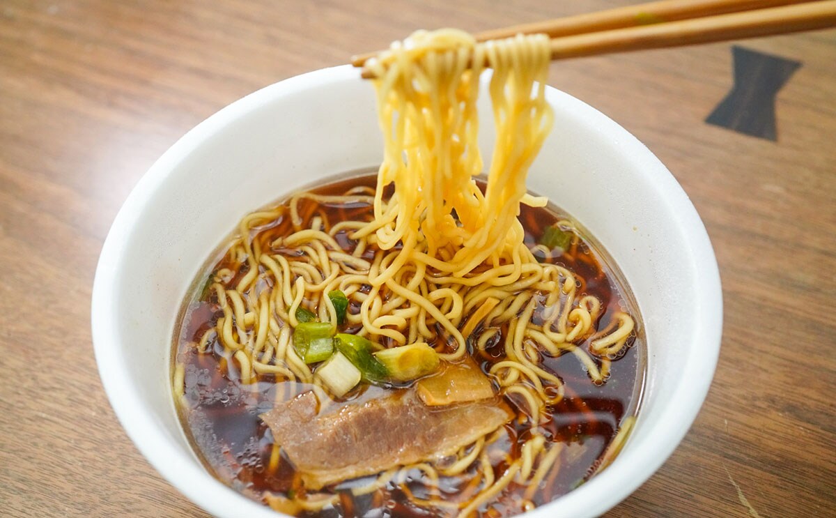 【セブン】途中で味を変えられる“カップ麺”が発売に