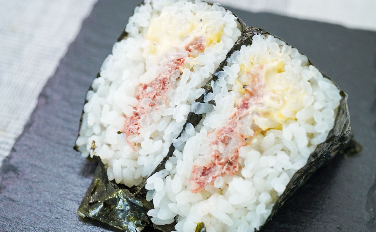 「美味しすぎ」「いっぱい食べたい」【セブン】新おにぎりは反則でしょ