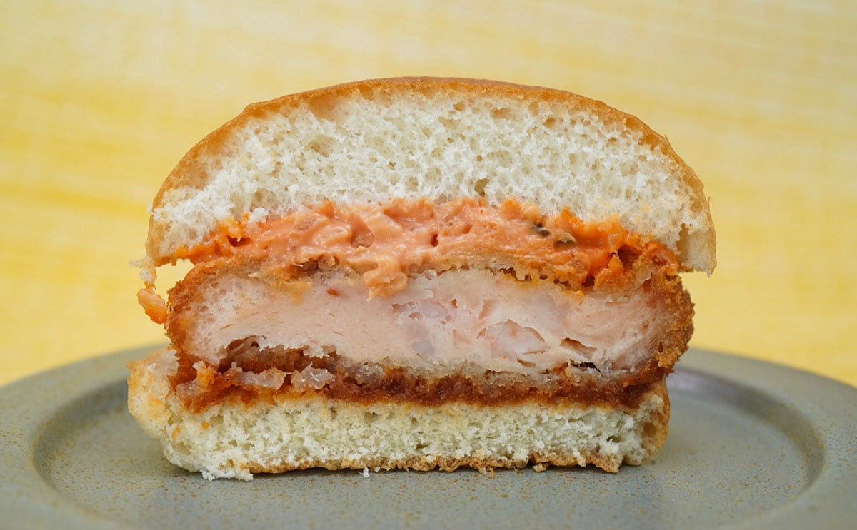 【セブン】新発売バーガーは満足度高め。存在感のある具材とは