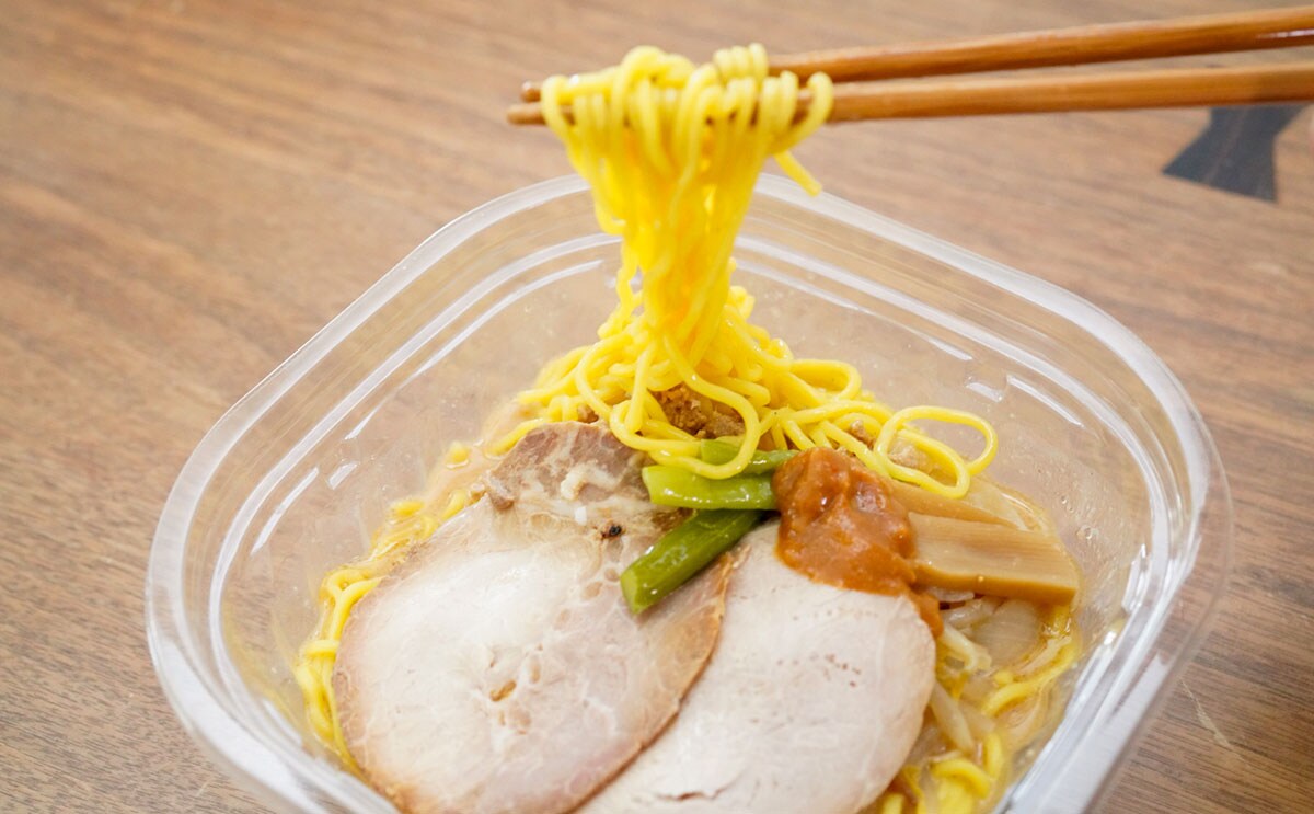 「濃厚でうまい」「ハマってる」セブン新発売【ラーメン】は銘店監修