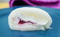 「最高においしかった」「めっちゃ柔らかい」【セブン】新発売スイーツはとろけすぎて食べづらいけど幸せな気分になれる