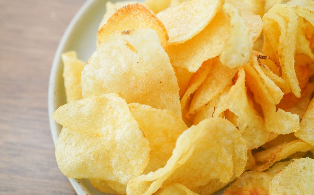 「誘惑がスゴい」「最高の味」コンビニ先行のポテトチップスがキュンとする