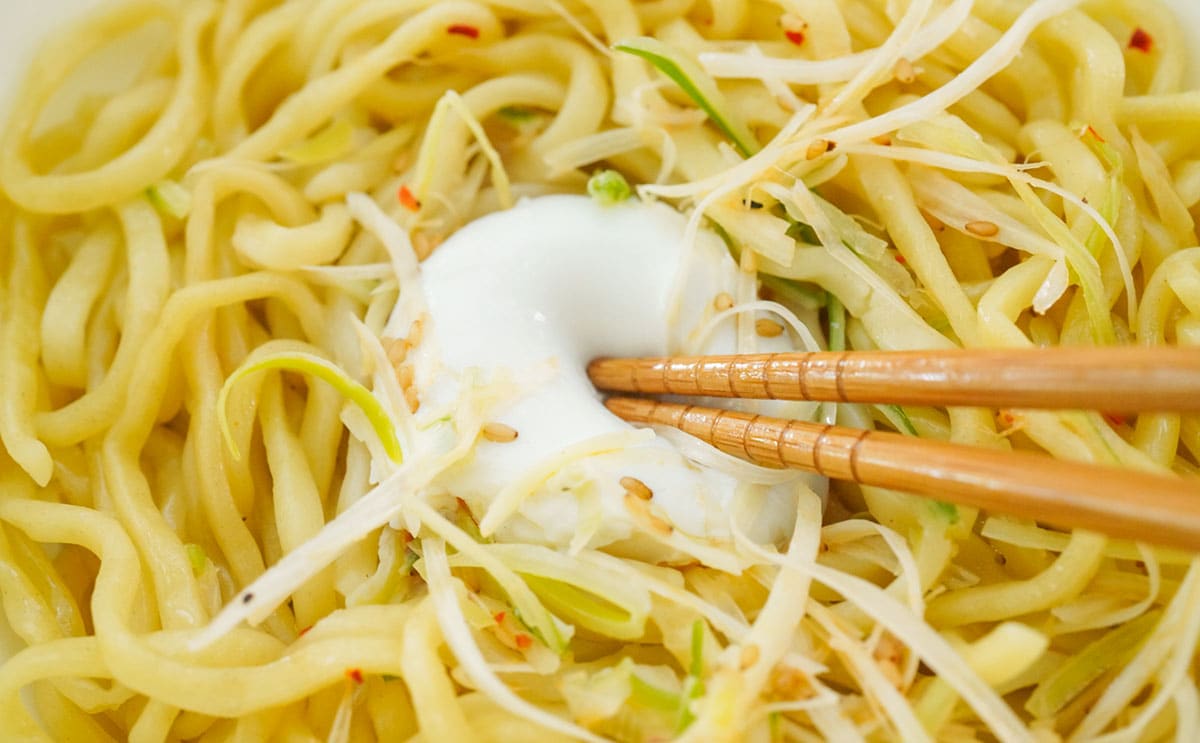 「めっちゃうまい」「毎日食べたい」【セブン】新作麺は食べごたえアリ