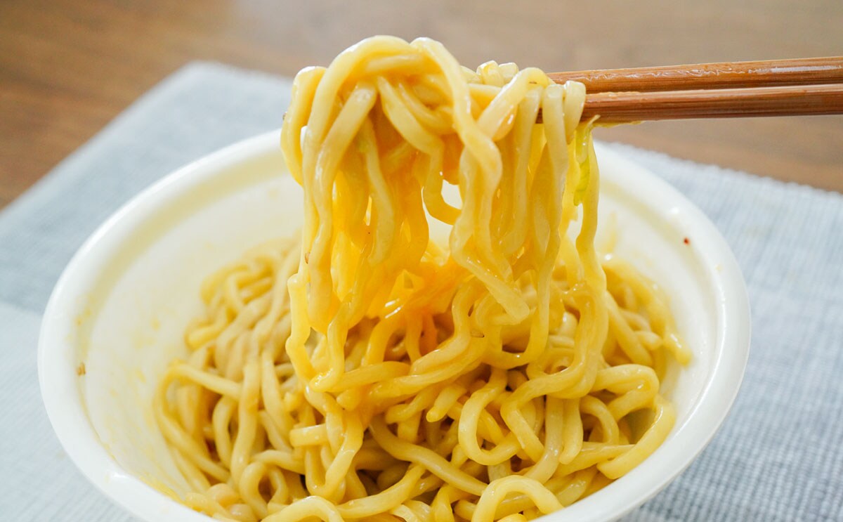 「めっちゃうまい」「毎日食べたい」【セブン】新作麺は食べごたえアリ
