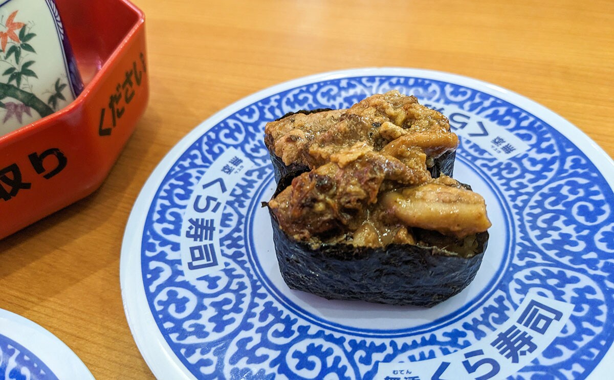 「大きいな」「完売してた」【くら寿司】の限定商品がお世辞抜きでうまい