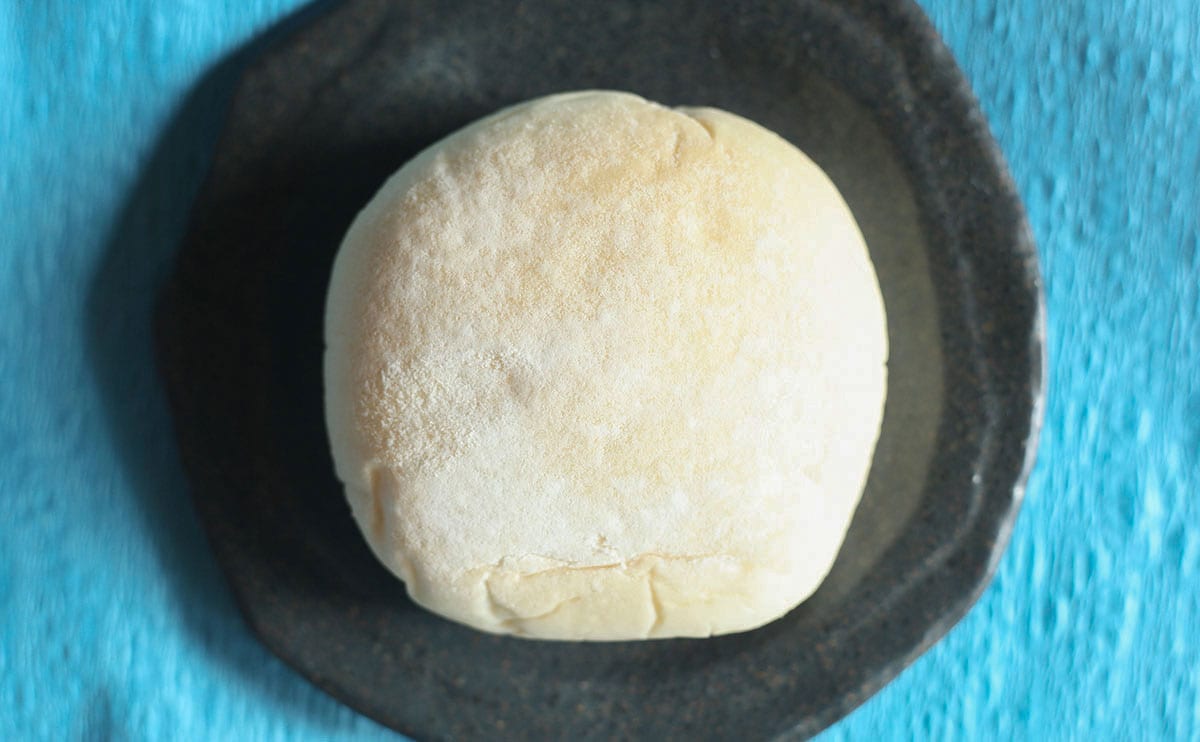 「めちゃくちゃうまい」の声も。【ファミマ】の“真っ白”なパンを食べてみた