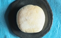 「めちゃくちゃうまい」の声も。【ファミマ】の“真っ白”なパンを食べてみた