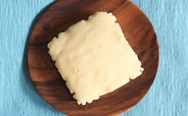 「めっちゃ好きな味」「夏向き」【ファミマ】の“真っ白”パンが今年も！