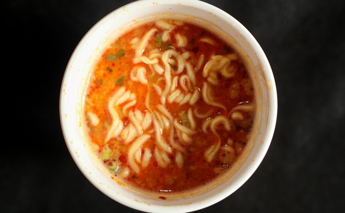 人気店の味を【ローソン】で。258円のカップ麺がガチのマジでうまかった