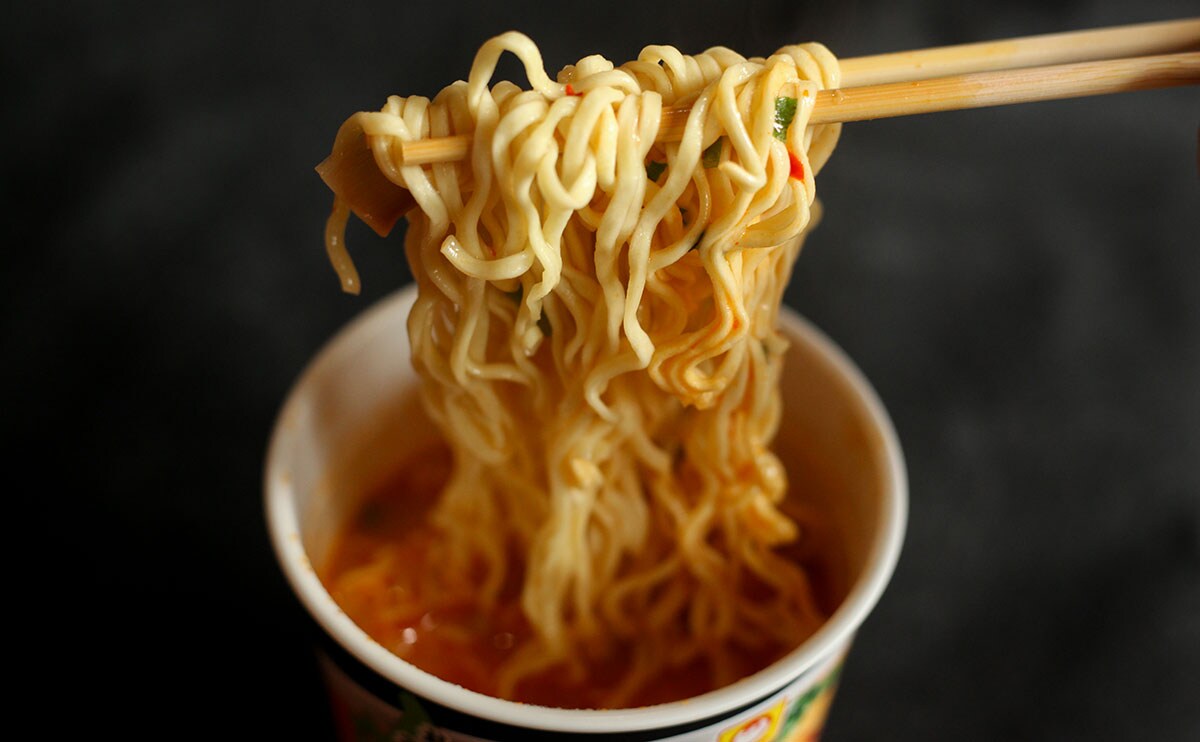 人気店の味を【ローソン】で。258円のカップ麺がガチのマジでうまかった